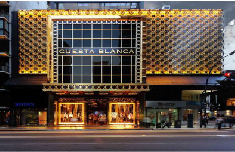 三原门头设计与商业空间的纽带。